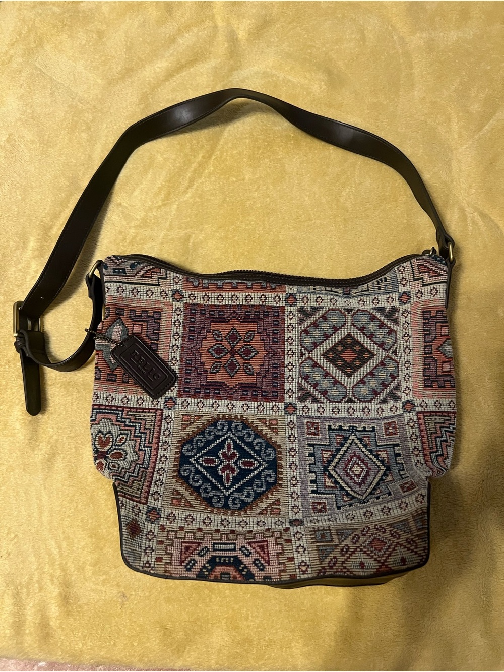Relic Geometric Multicolor Shoulder Bag with Leather Strap and Zip Closure